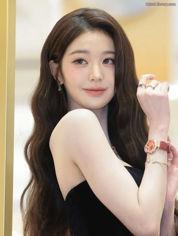 Jang Won-young  장원영 WONYOUNG photo 5 of 5846