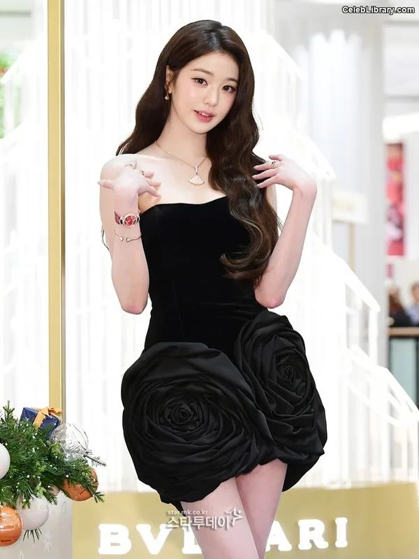 Jang Won-young  장원영 WONYOUNG photo 9 of 5846