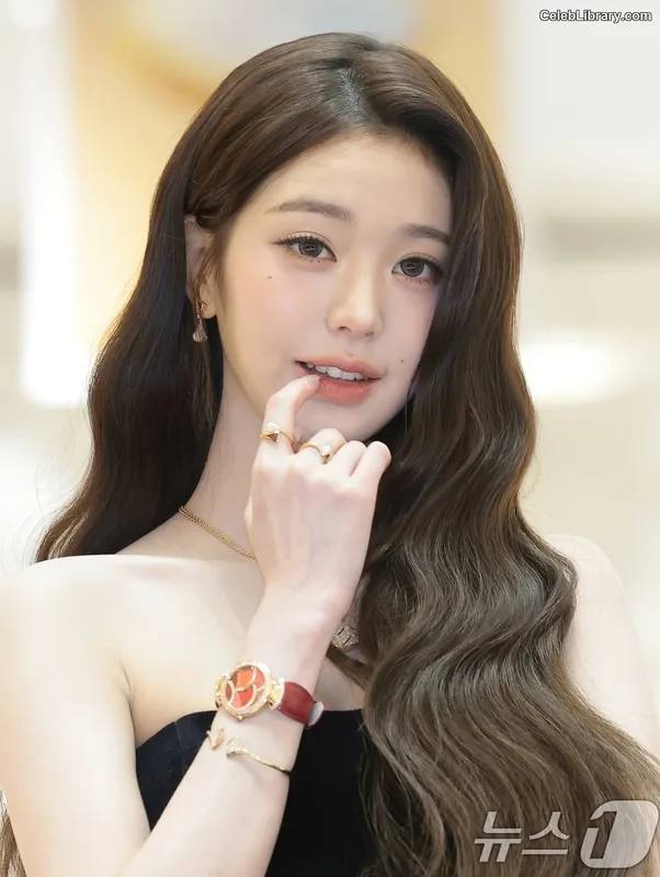 Jang Won-young  장원영 WONYOUNG photo 10 of 5846