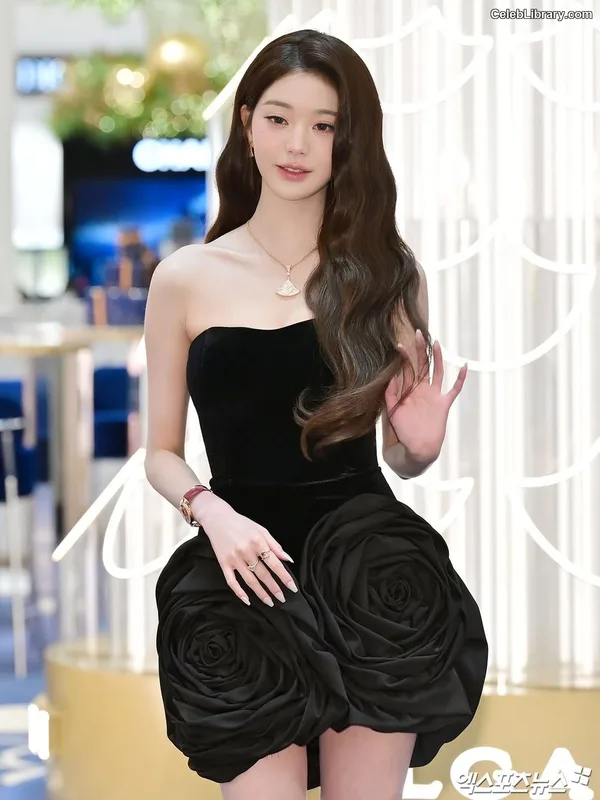 Jang Won-young  장원영 WONYOUNG photo 11 of 5846