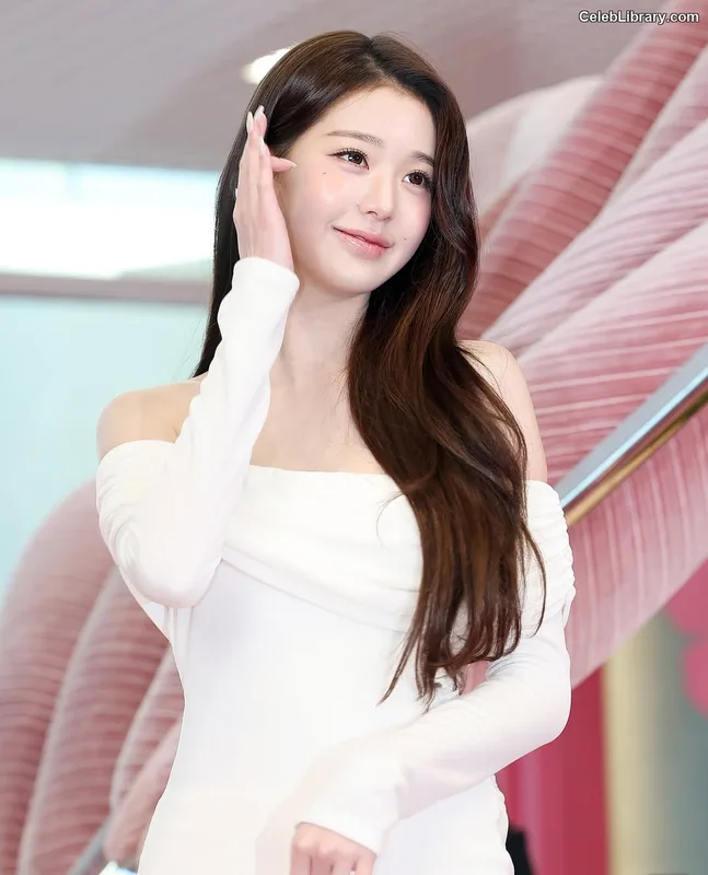 Jang Won-young  장원영 WONYOUNG photo 21 of 5846