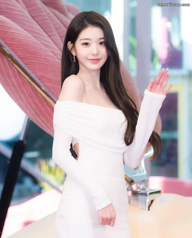 Jang Won-young  장원영 WONYOUNG photo 24 of 5846