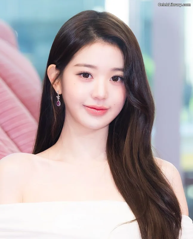 Jang Won-young  장원영 WONYOUNG photo 3 of 5846
