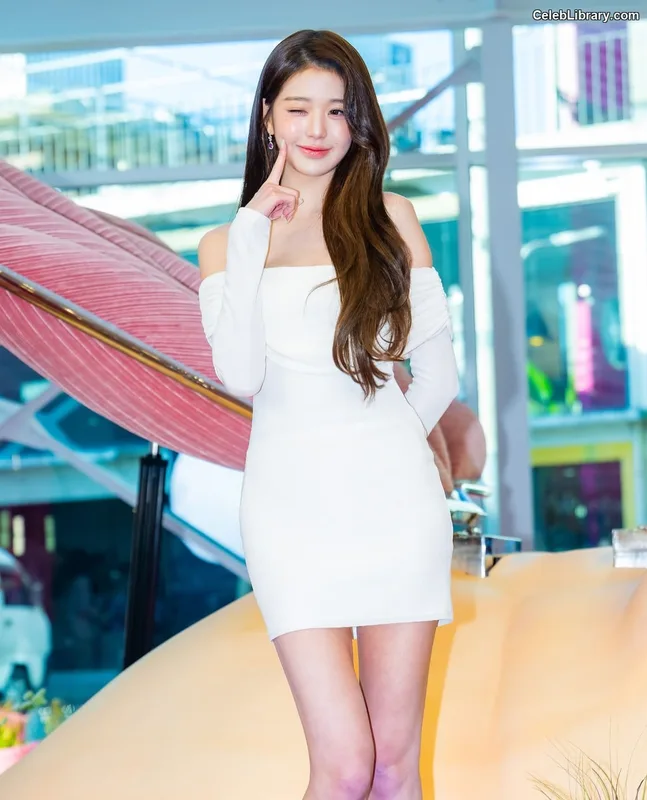 Jang Won-young  장원영 WONYOUNG photo 7 of 5846