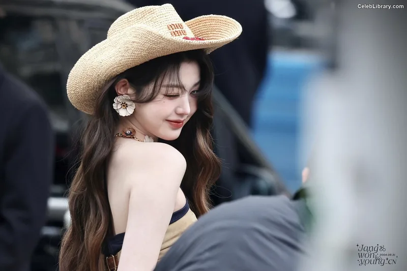 Jang Won-young  장원영 WONYOUNG photo 5 of 5846