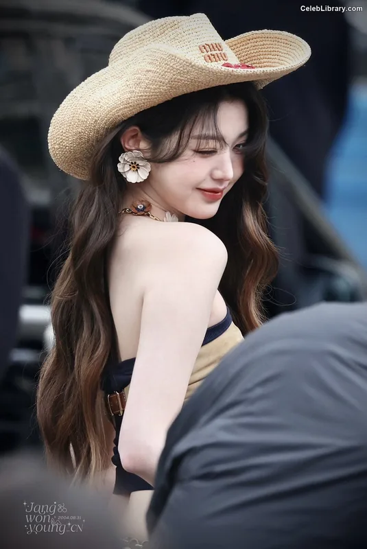 Jang Won-young  장원영 WONYOUNG photo 7 of 5846