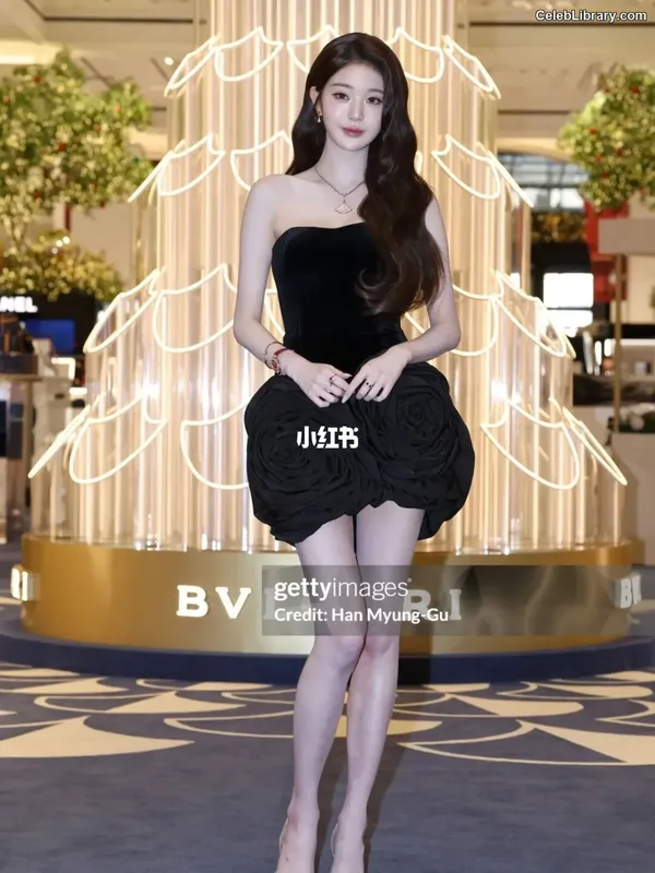 Jang Won-young  장원영 WONYOUNG photo 11 of 5846