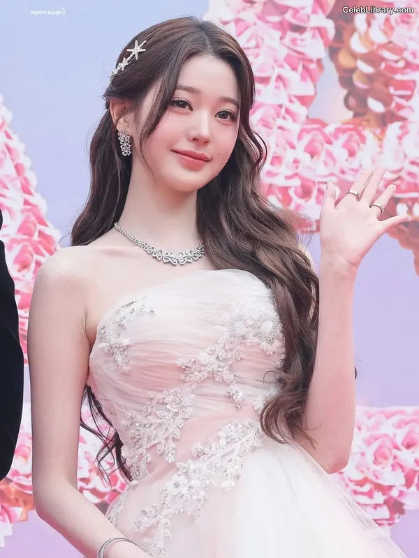 Jang Won-young  장원영 WONYOUNG photo 1 of 5846