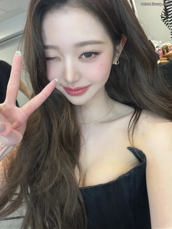 Jang Won-young  장원영 WONYOUNG photo 2 of 5846