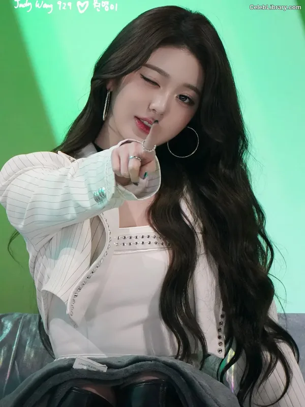 Jang Won-young  장원영 WONYOUNG photo 1 of 5846