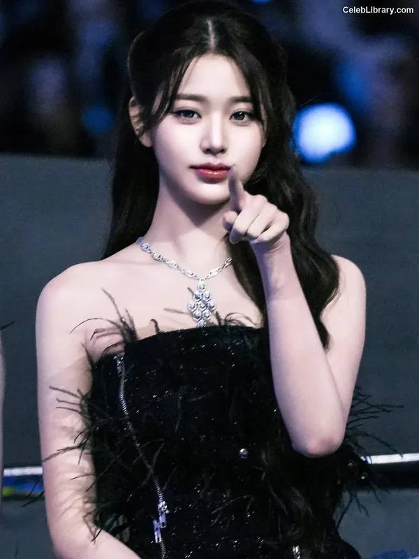 Jang Won-young  장원영 WONYOUNG photo 1 of 5846