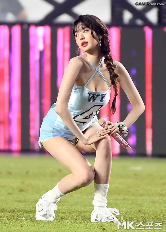 Jang Won-young  장원영 WONYOUNG photo 3 of 5846