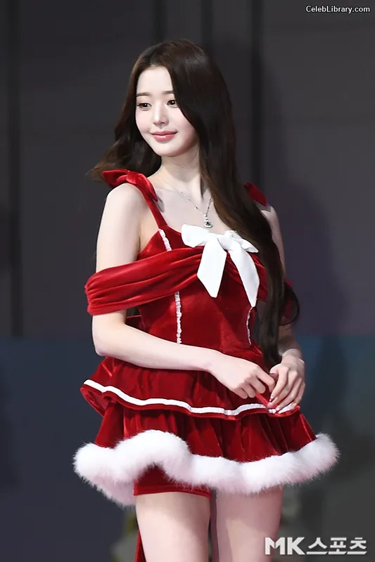 Jang Won-young  장원영 WONYOUNG photo 10 of 5846