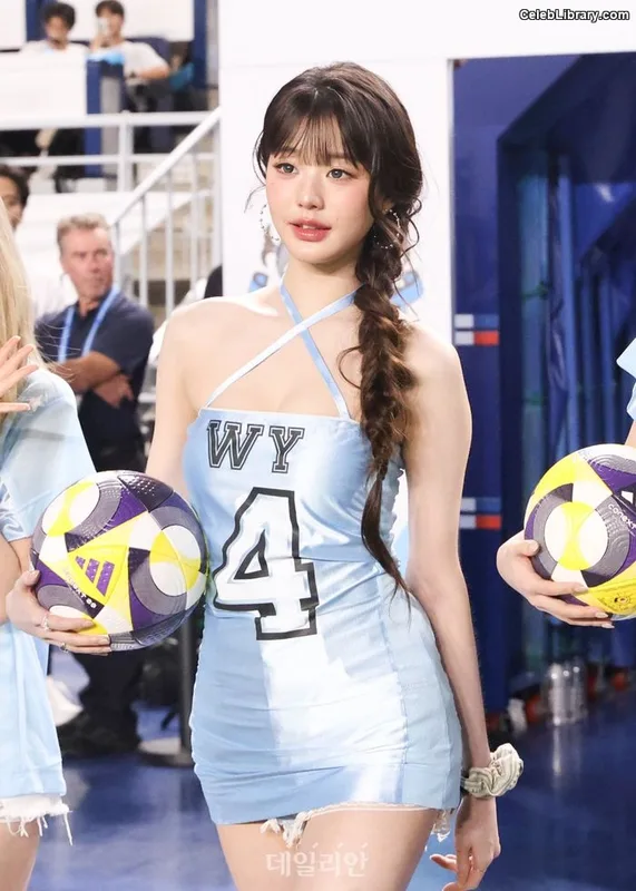 Jang Won-young  장원영 WONYOUNG photo 11 of 5846