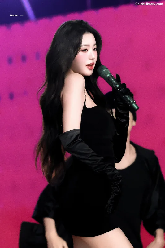 Jang Won-young  장원영 WONYOUNG photo 8 of 5846