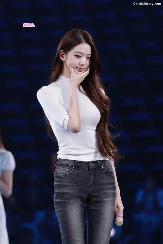 Jang Won-young  장원영 WONYOUNG photo 15 of 5846