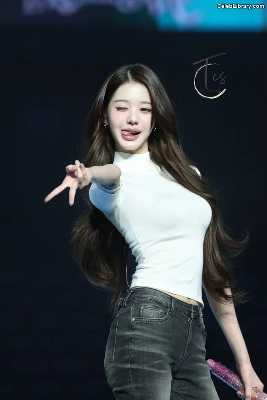 Jang Won-young  장원영 WONYOUNG photo 1 of 5846