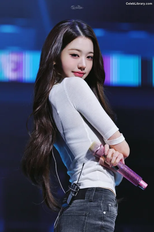 Jang Won-young  장원영 WONYOUNG photo 8 of 5846