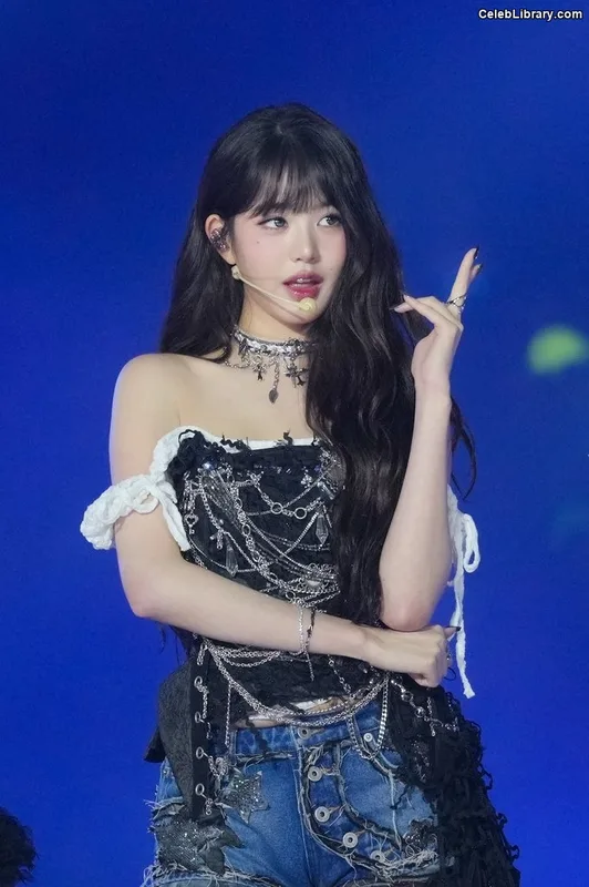 Jang Won-young  장원영 WONYOUNG photo 1 of 5846