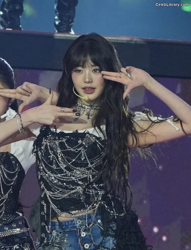 Jang Won-young  장원영 WONYOUNG photo 22 of 5846