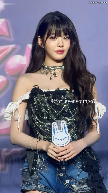 Jang Won-young  장원영 WONYOUNG photo 1 of 5846