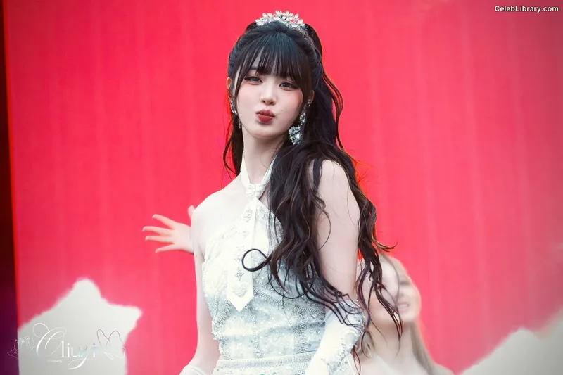 Jang Won-young  장원영 WONYOUNG photo 1 of 5846