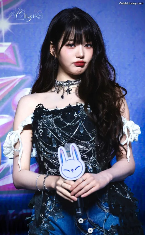 Jang Won-young  장원영 WONYOUNG photo 18 of 5846