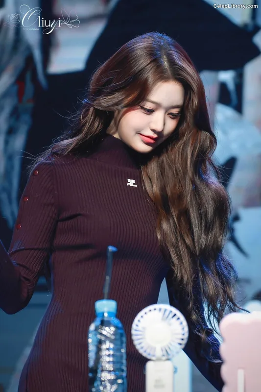 Jang Won-young  장원영 WONYOUNG photo 19 of 5846