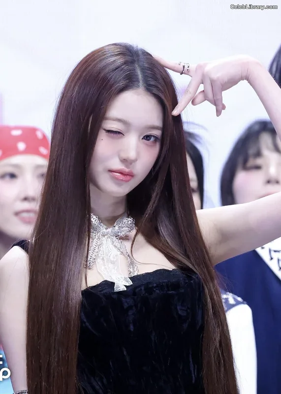 Jang Won-young 장원영 WONYOUNG photo 1 of 5846