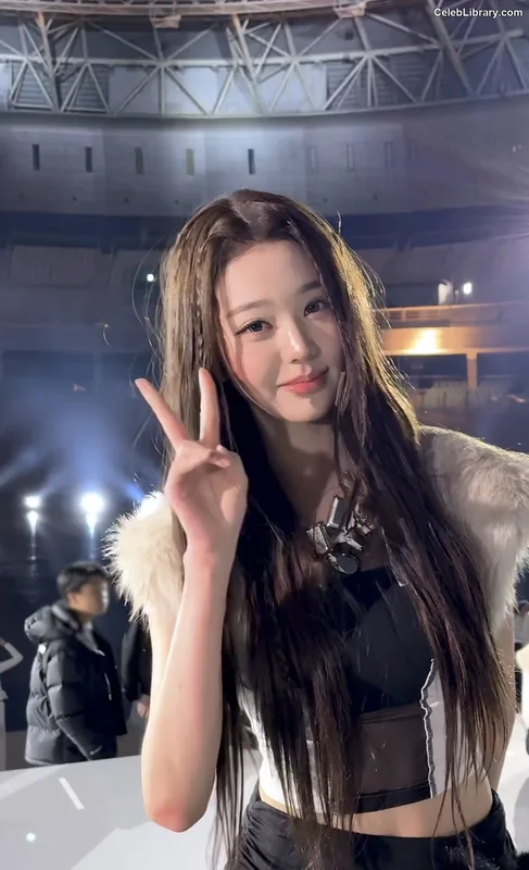 Jang Won-young 장원영 WONYOUNG photo 2 of 5846