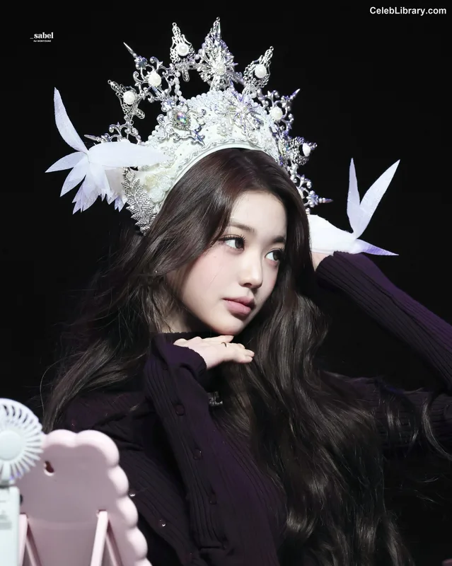 Jang Won-young 장원영 WONYOUNG photo 1 of 5846