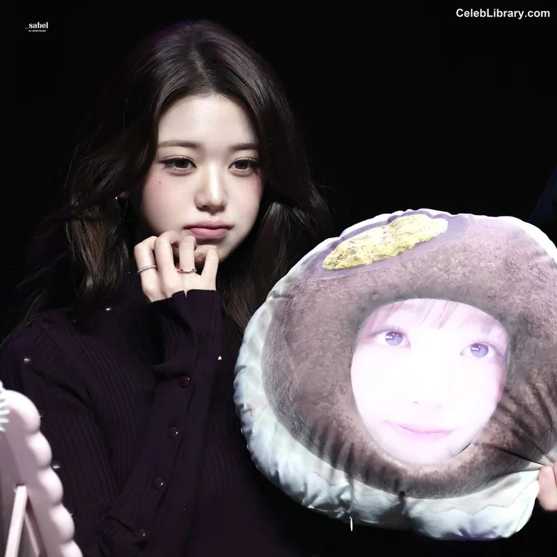 Jang Won-young 장원영 WONYOUNG photo 5 of 5846