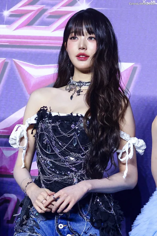 Jang Won-young 장원영 WONYOUNG photo 10 of 5846