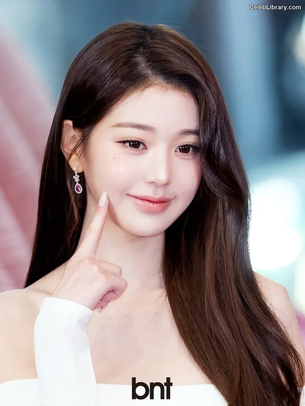 Jang Won-young 장원영 WONYOUNG photo 12 of 5846