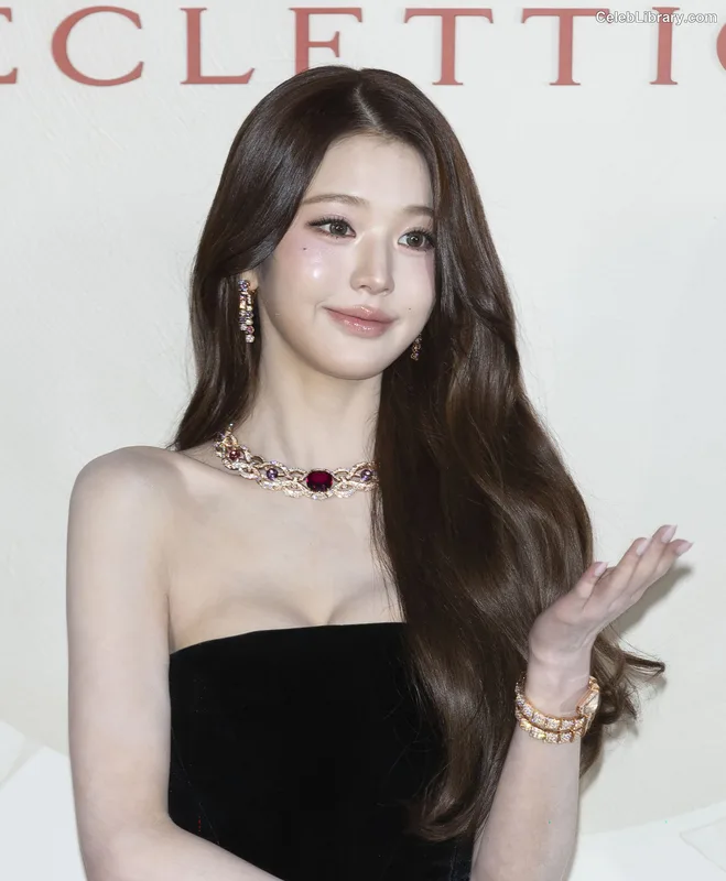 Jang Won-young 장원영 WONYOUNG photo 10 of 5846