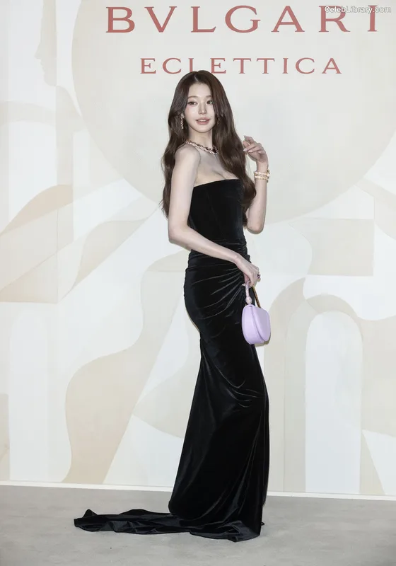 Jang Won-young  장원영 WONYOUNG photo 2 of 5846