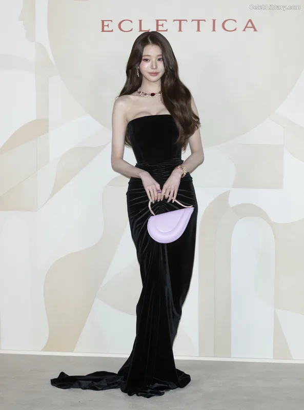 Jang Won-young  장원영 WONYOUNG photo 3 of 5846