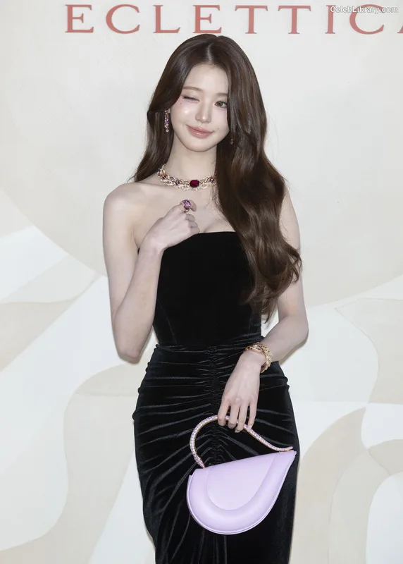 Jang Won-young  장원영 WONYOUNG photo 6 of 5846
