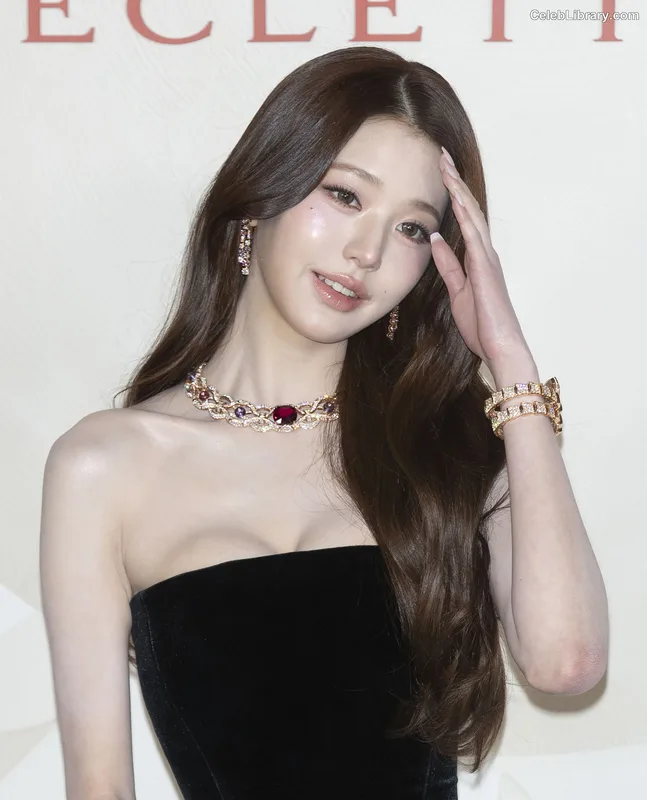Jang Won-young  장원영 WONYOUNG photo 7 of 5846