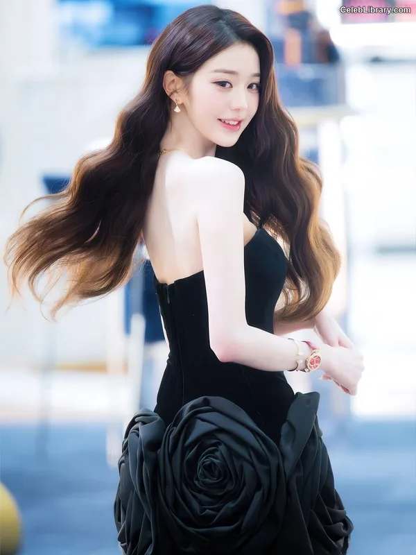 Jang Won-young  장원영 WONYOUNG photo 1 of 5846