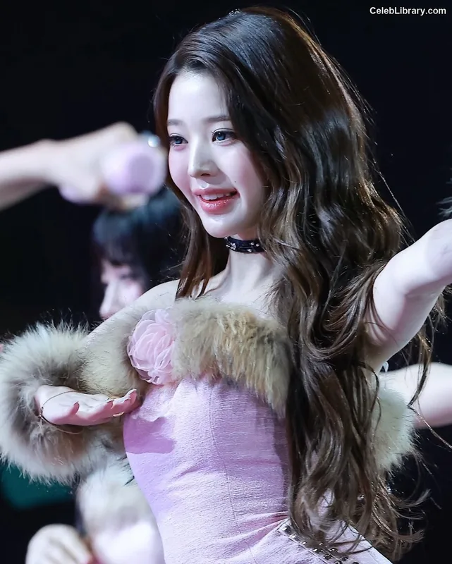 Jang Won-young  장원영 WONYOUNG photo 1 of 5846
