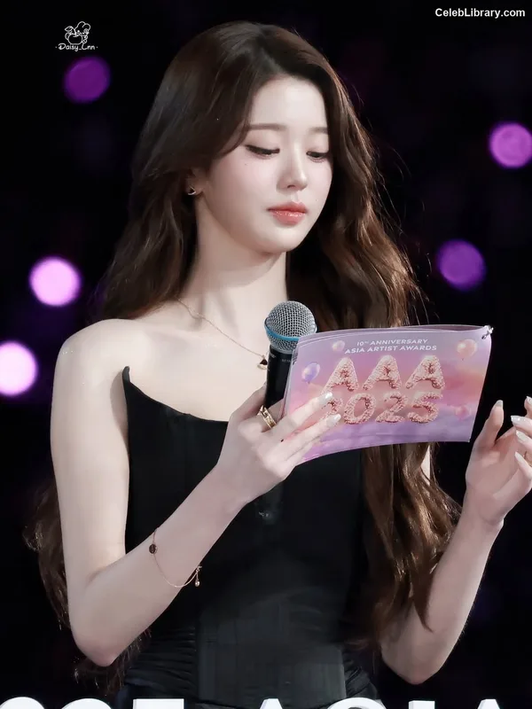 Jang Won-young  장원영 WONYOUNG photo 10 of 5846