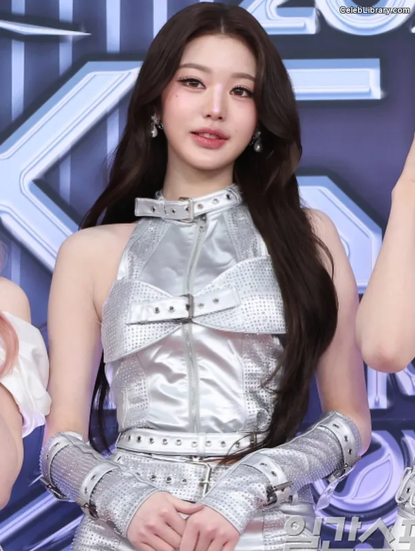 Jang Won-young  장원영 WONYOUNG photo 1 of 5846