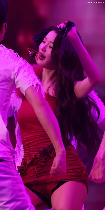 Jang Won-young  장원영 WONYOUNG photo 1 of 5846