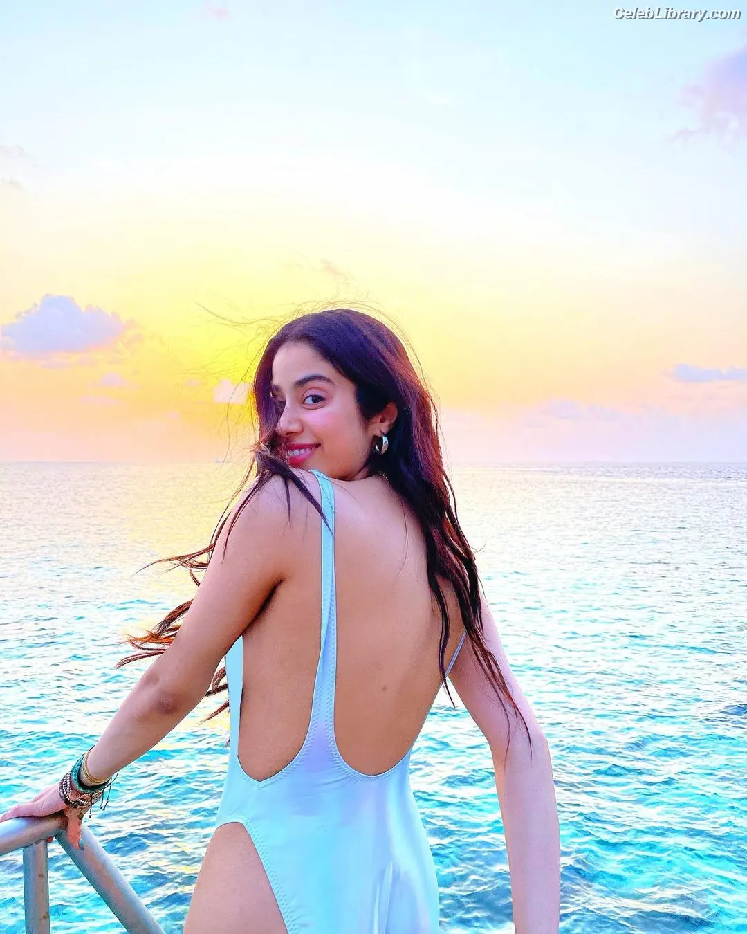 Janhvi Kapoor photo 14 of 234
