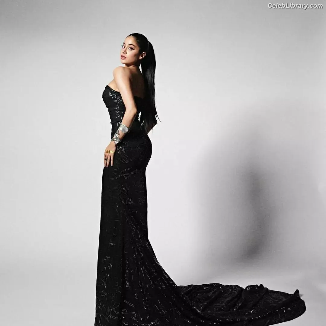 Janhvi Kapoor photo 5 of 234