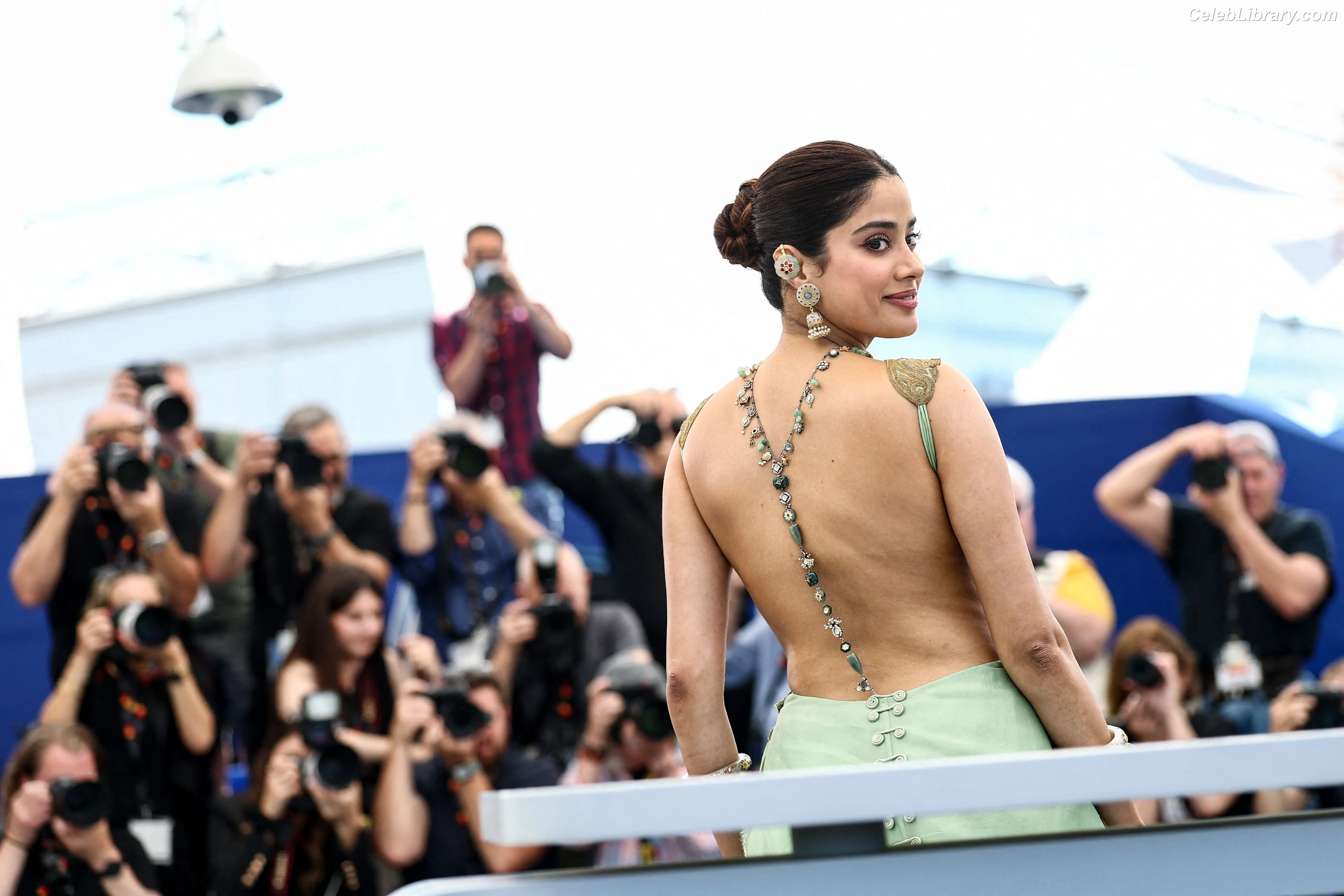 Janhvi Kapoor photo 3 of 234