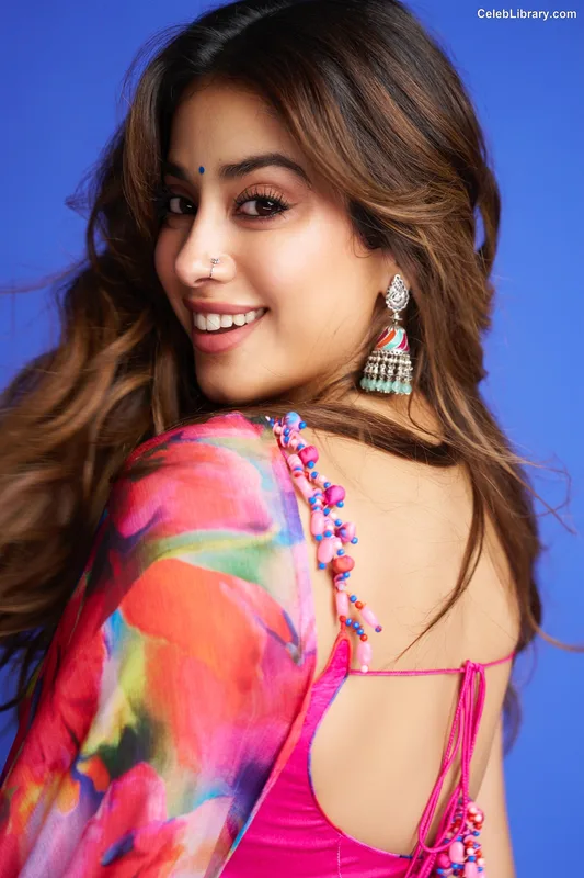Janhvi Kapoor photo 1 of 235