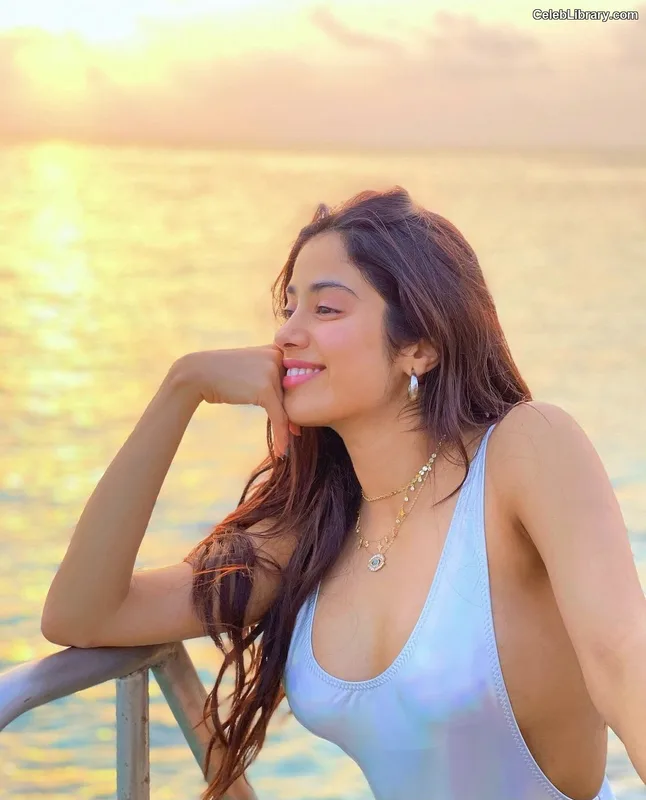 Janhvi Kapoor photo 13 of 235