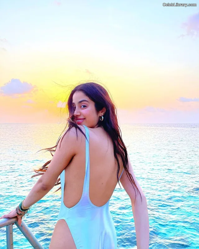 Janhvi Kapoor photo 14 of 235